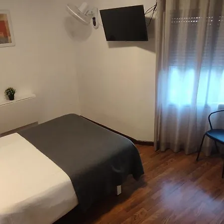 Cruce 招待所 维拉弗兰卡·德尔·比尔